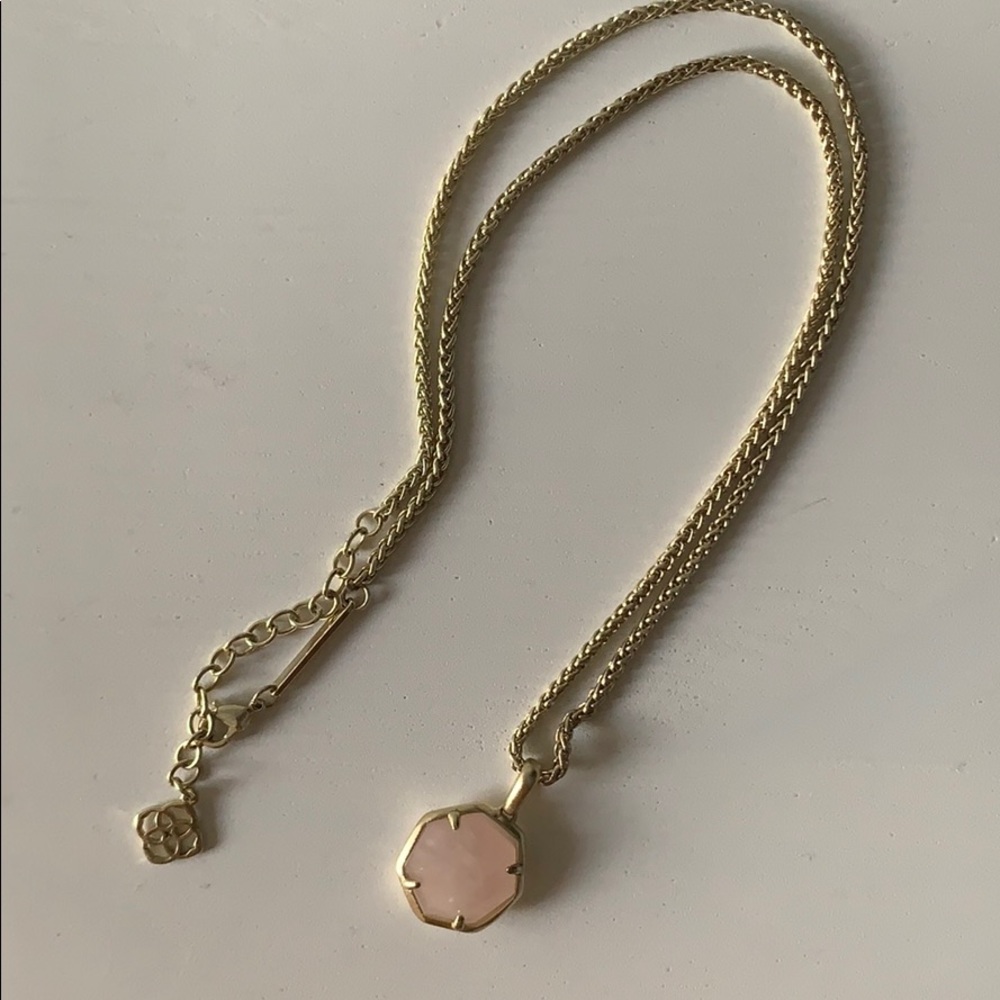Kendra Scott necklace